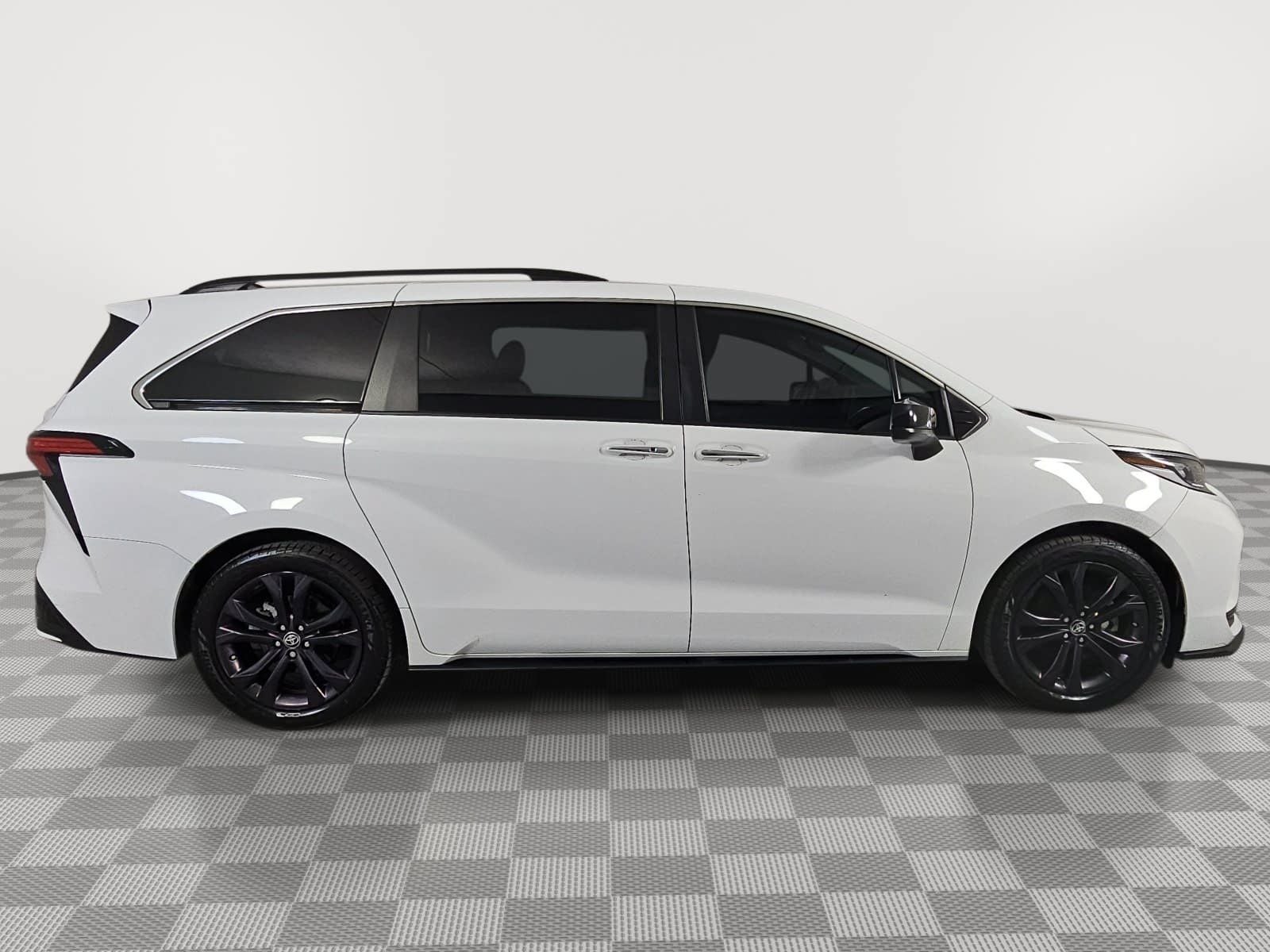 2022 Toyota Sienna XSE 7 Passenger