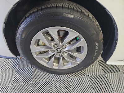2022 Toyota Sienna XLE 8 Passenger