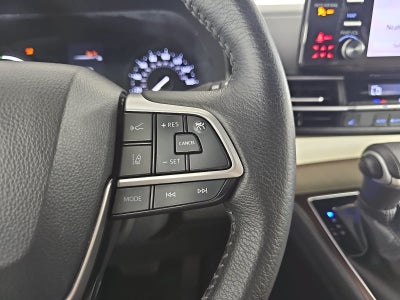 2022 Toyota Sienna XLE 8 Passenger