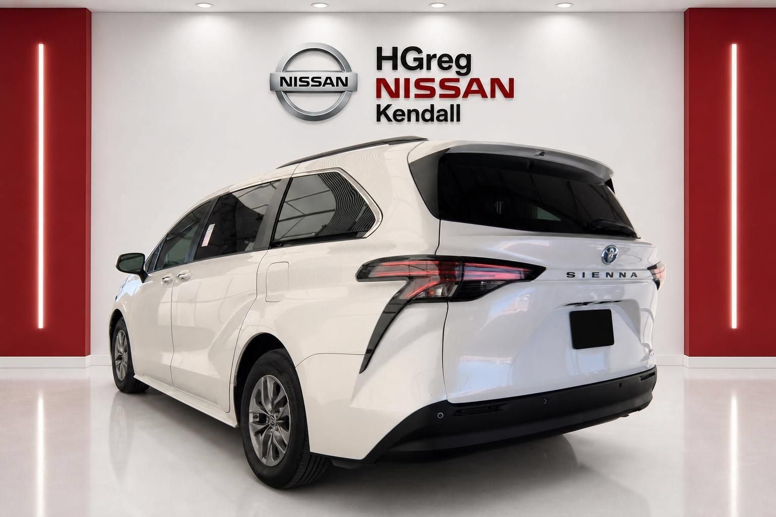 2022 Toyota Sienna XLE 8 Passenger