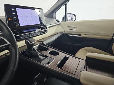 2022 Toyota Sienna XLE 8 Passenger