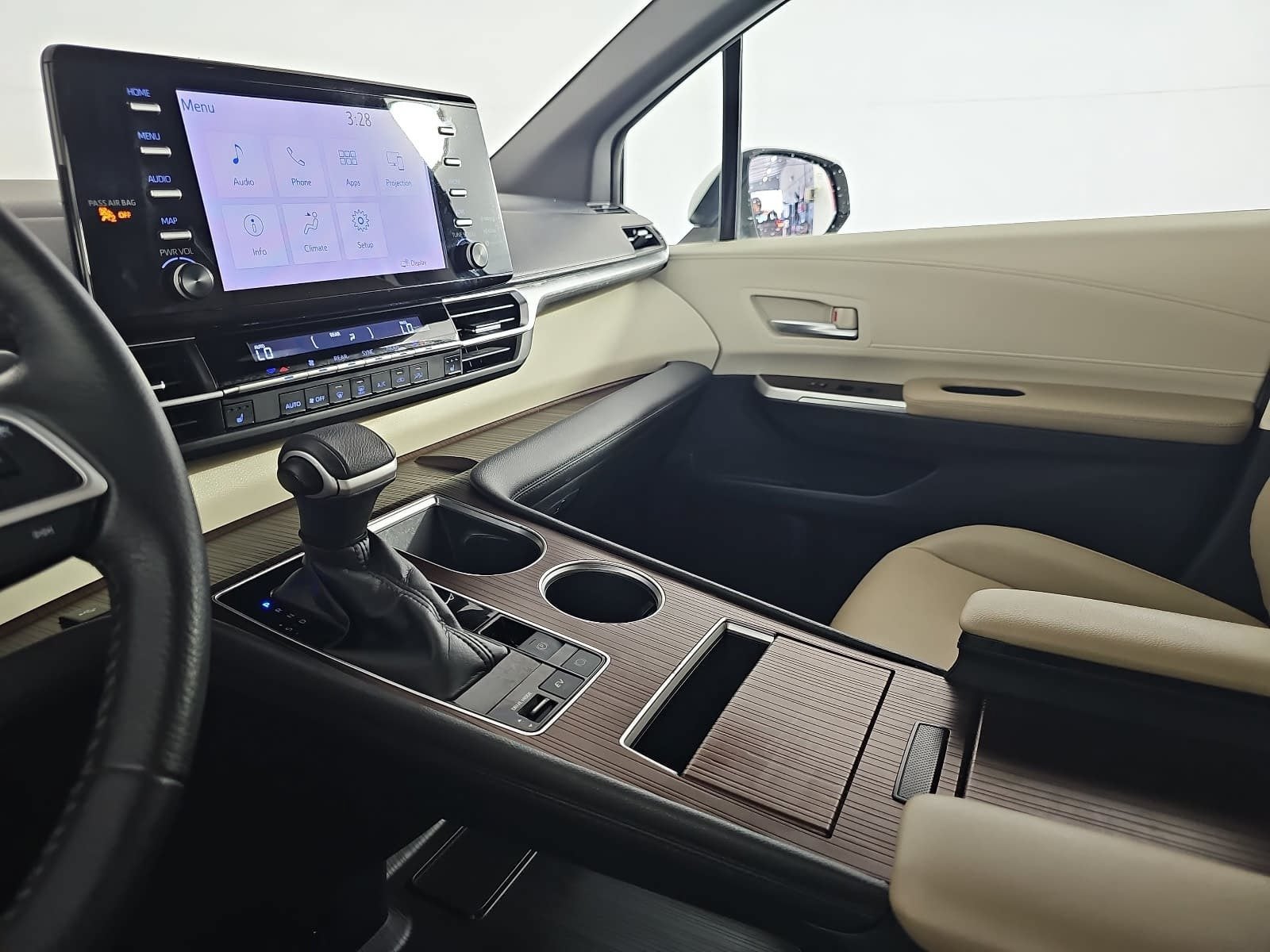 2022 Toyota Sienna XLE 8 Passenger