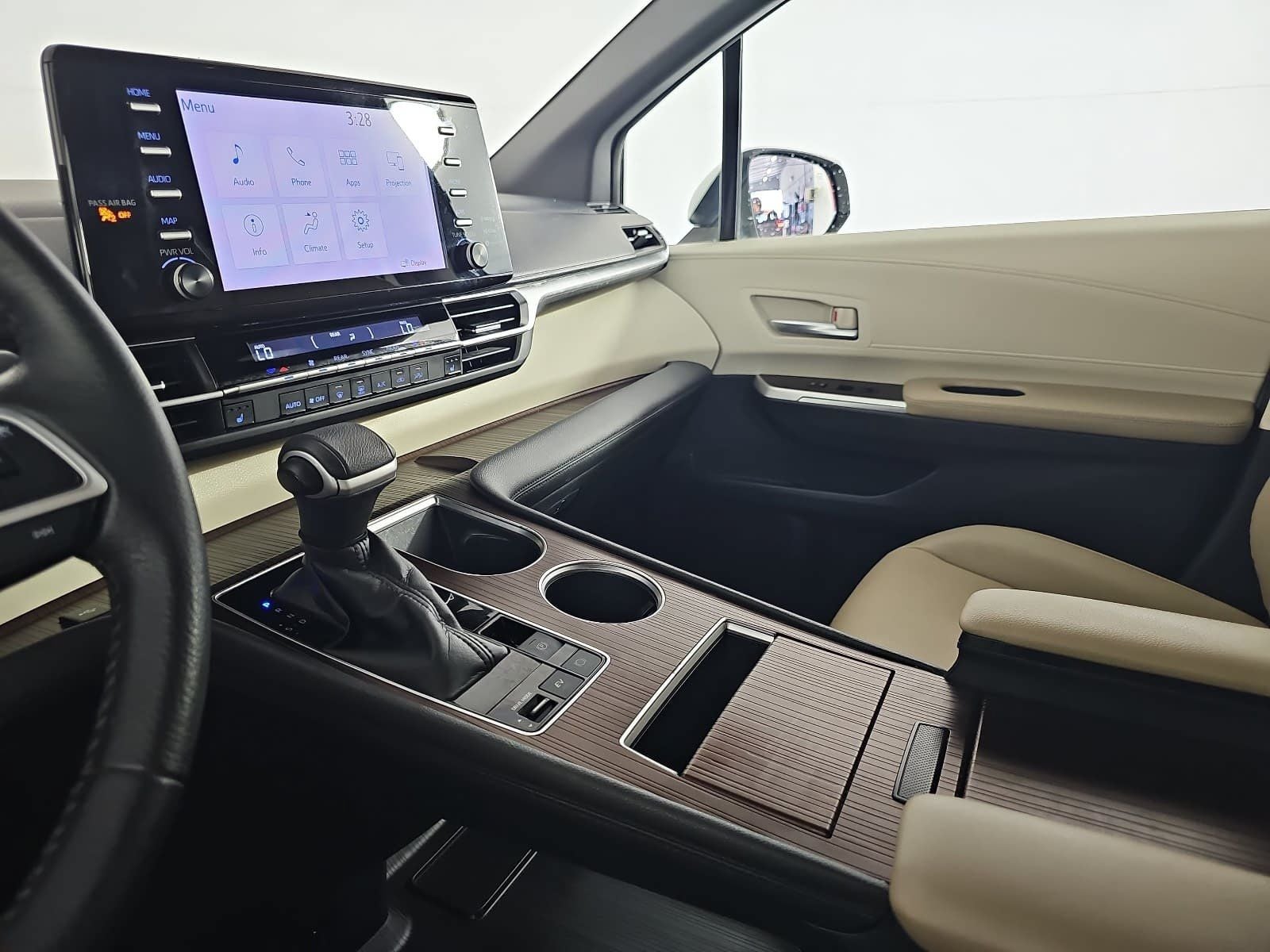 2022 Toyota Sienna XLE 8 Passenger