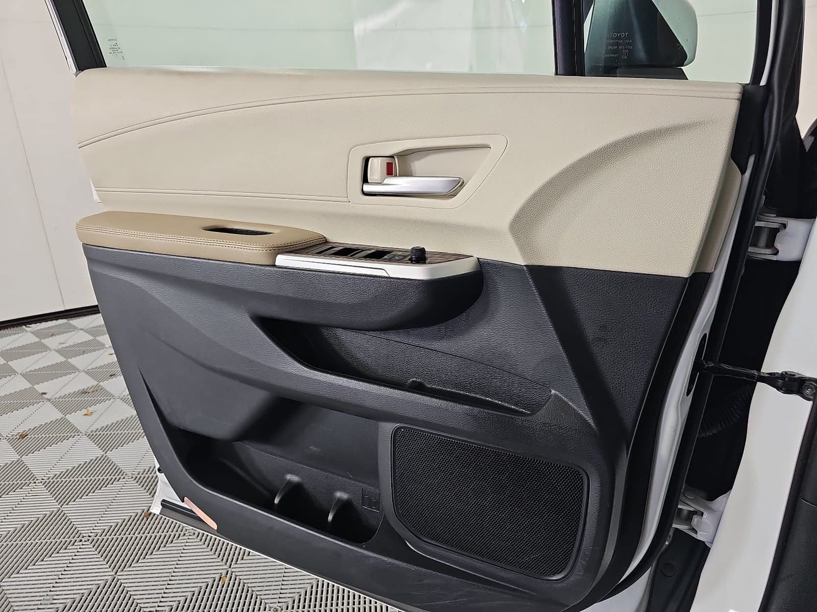 2022 Toyota Sienna XLE 8 Passenger