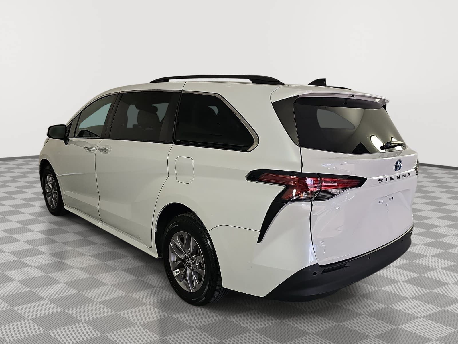 2022 Toyota Sienna XLE 8 Passenger