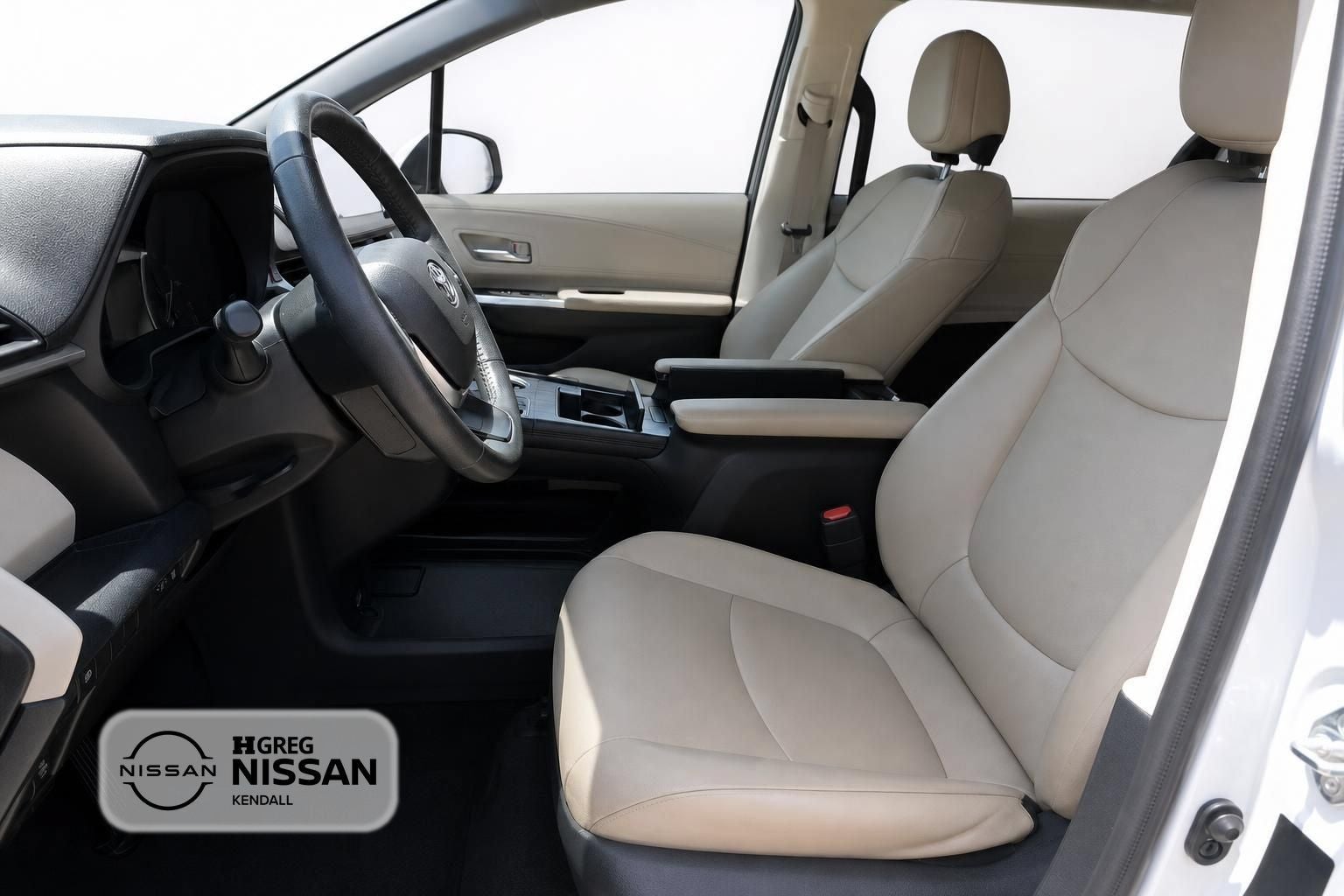 2022 Toyota Sienna XLE 8 Passenger