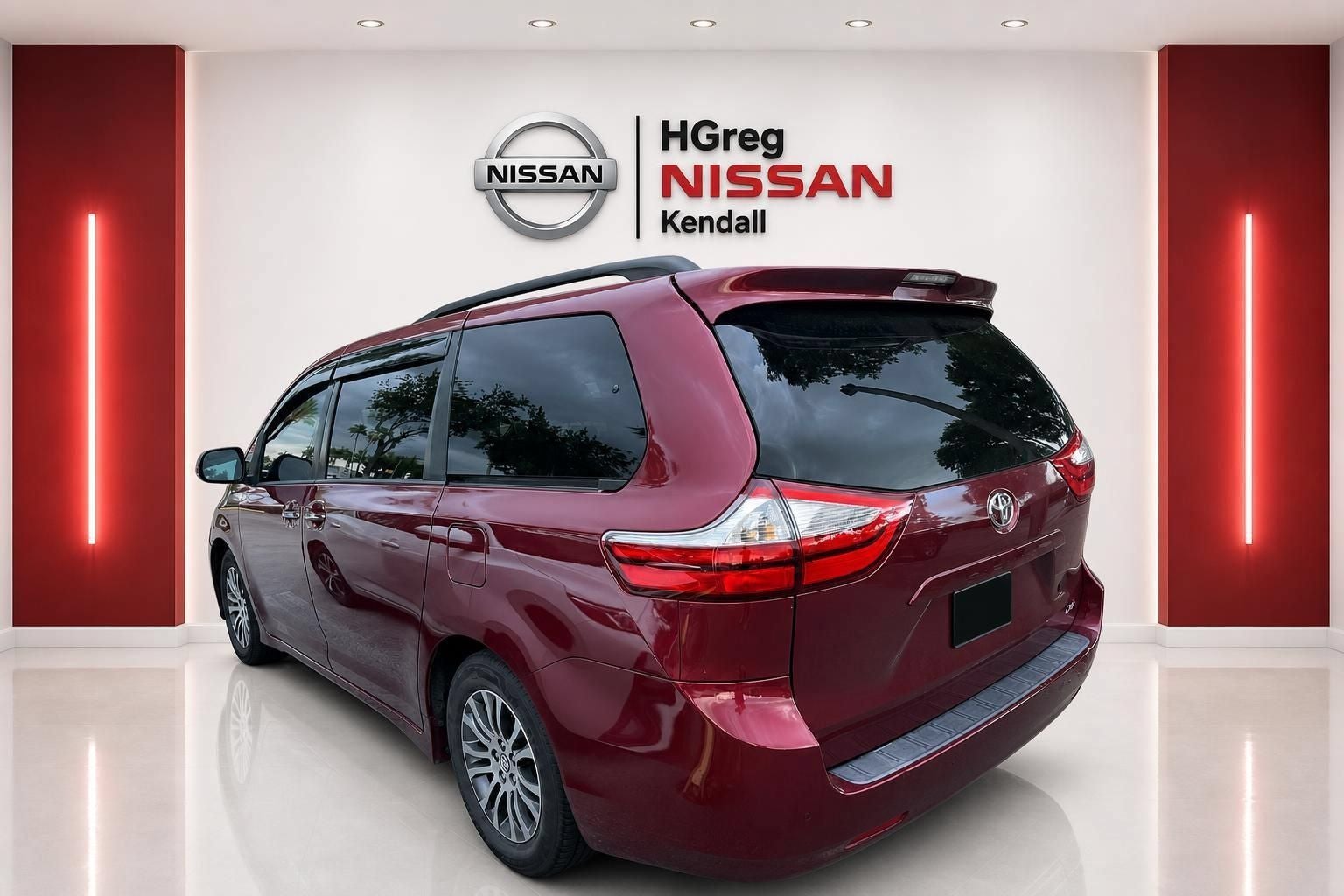 2018 Toyota Sienna XLE 8 Passenger
