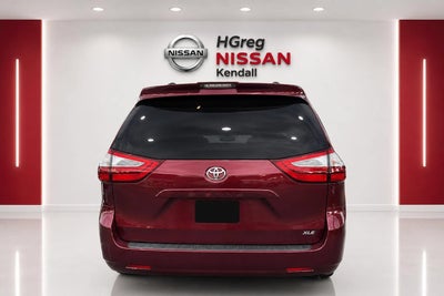 2018 Toyota Sienna XLE 8 Passenger