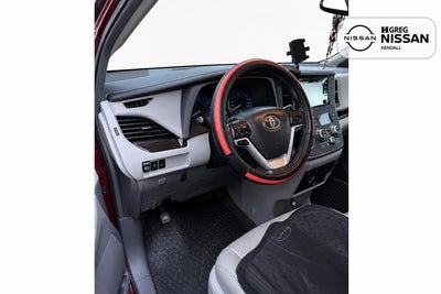 2018 Toyota Sienna XLE 8 Passenger