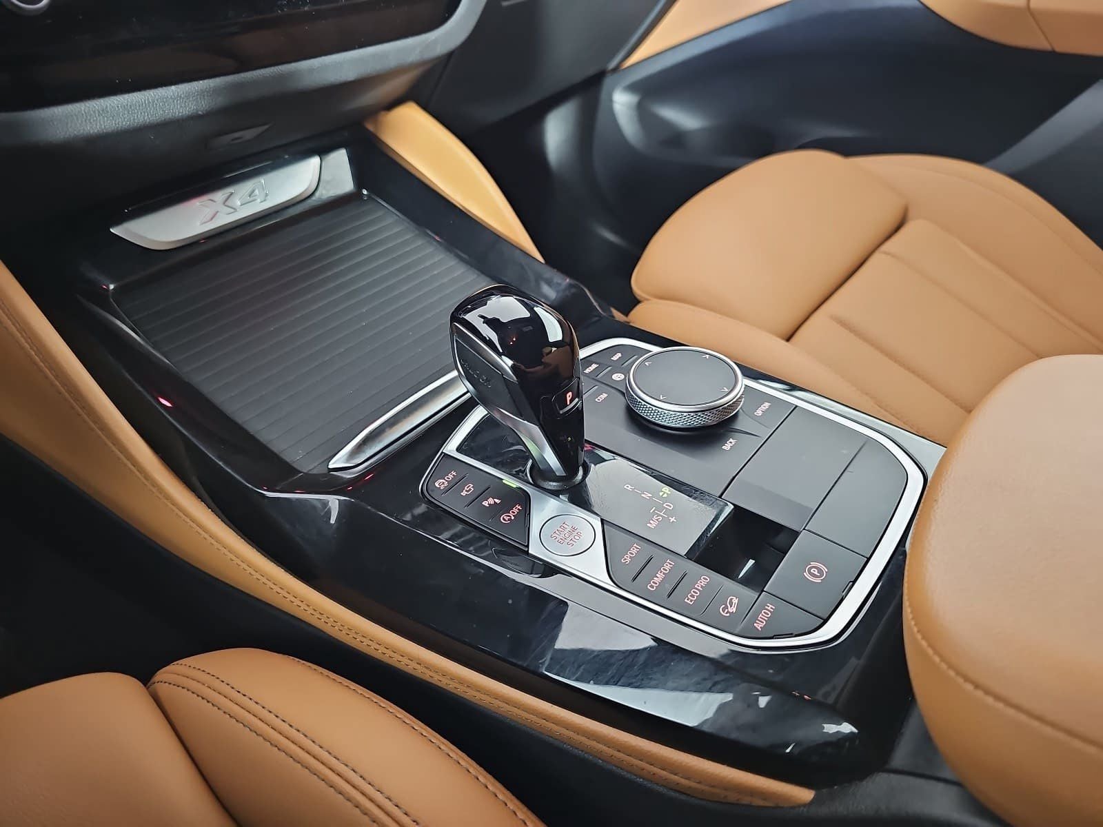 2025 BMW X4 xDrive30i
