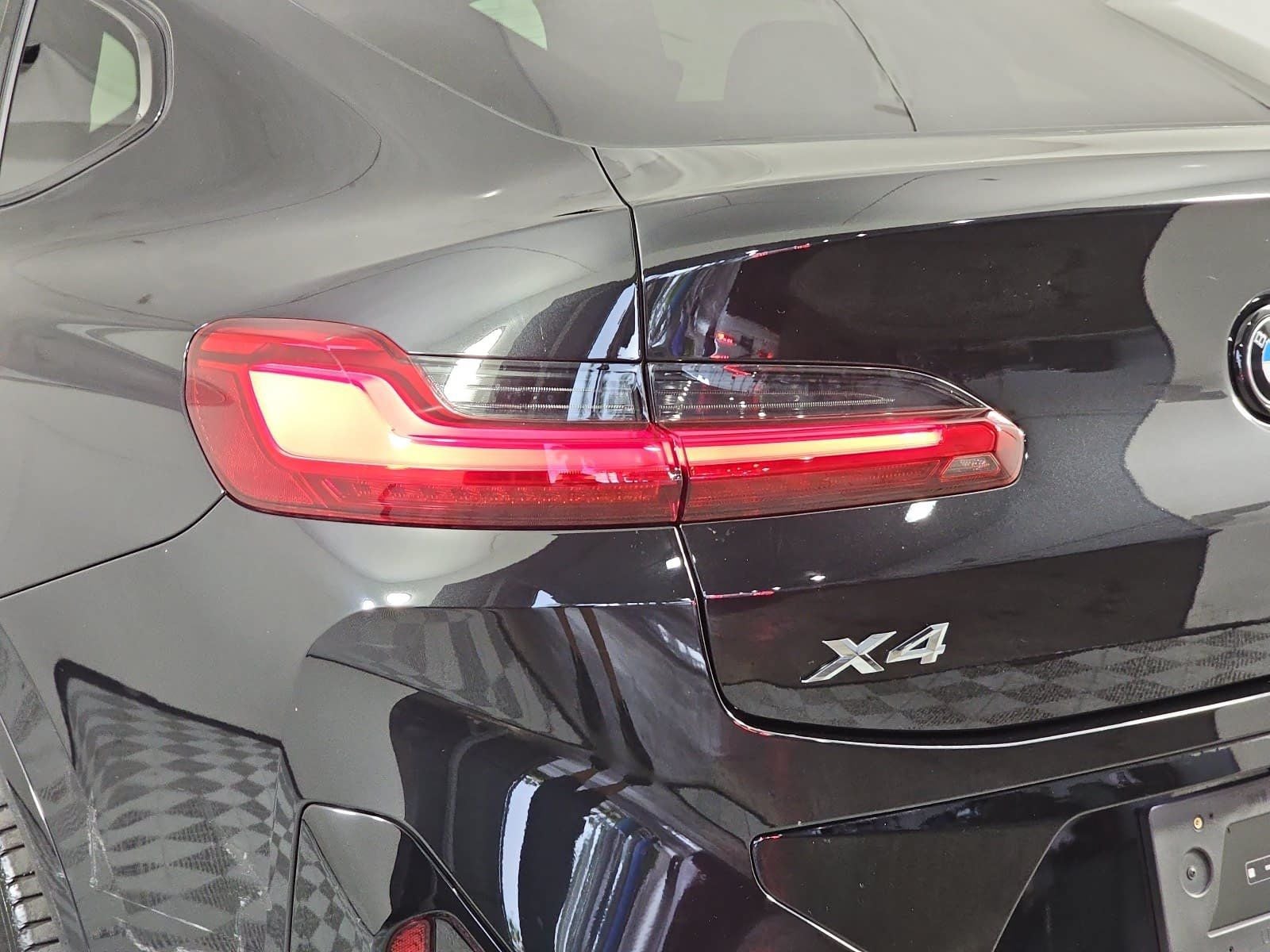 2025 BMW X4 xDrive30i