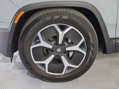 2024 Rivian R1S Adventure