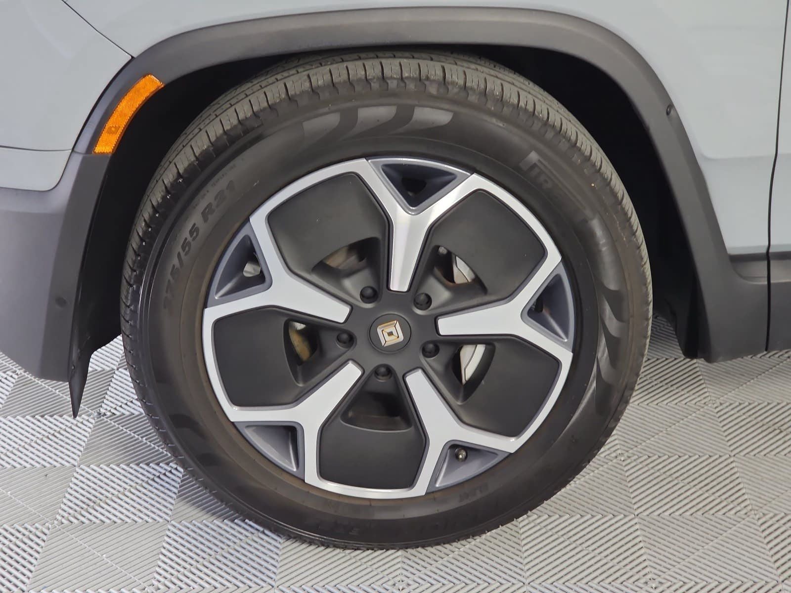 2024 Rivian R1S Adventure