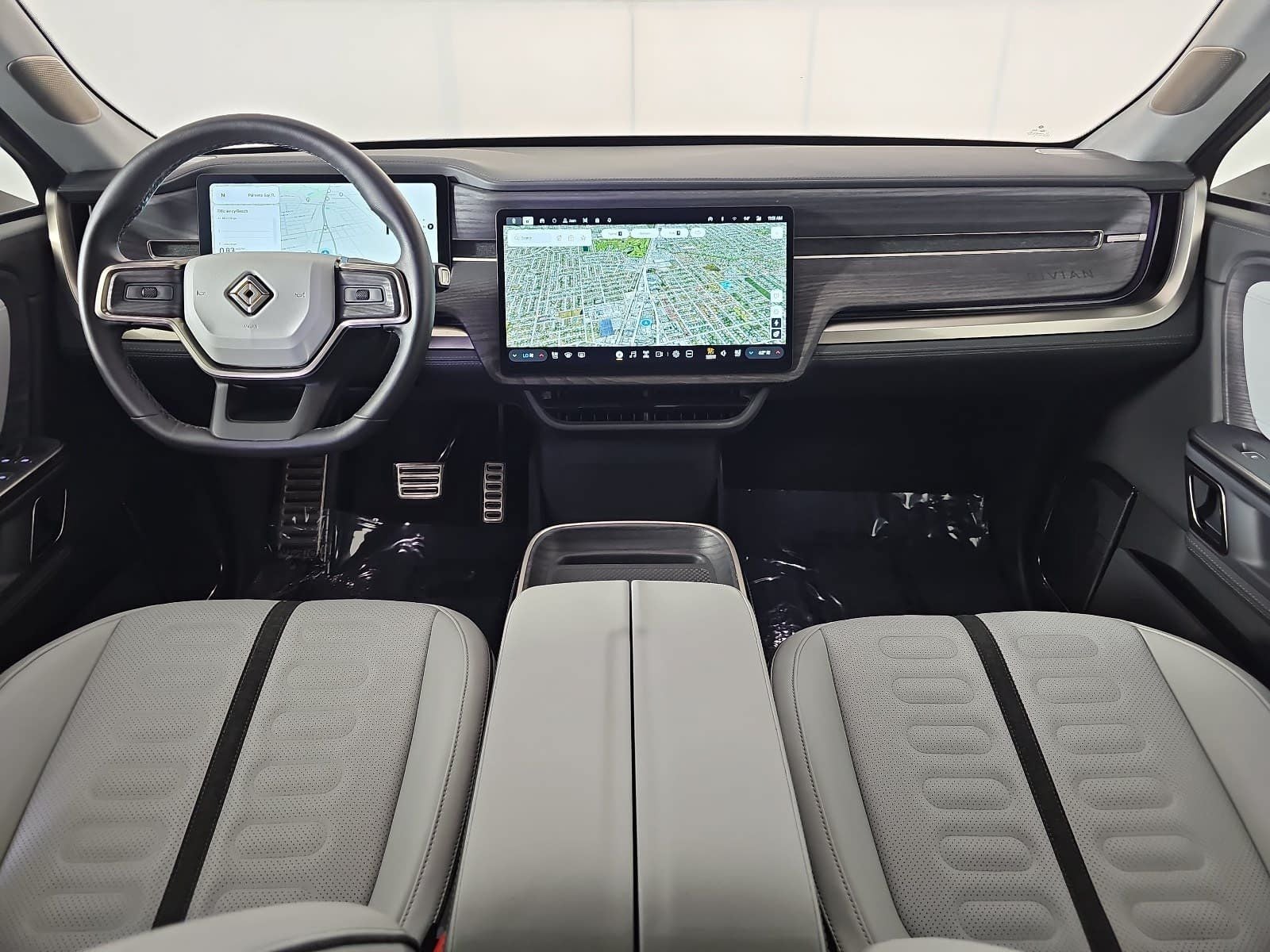 2024 Rivian R1S Adventure
