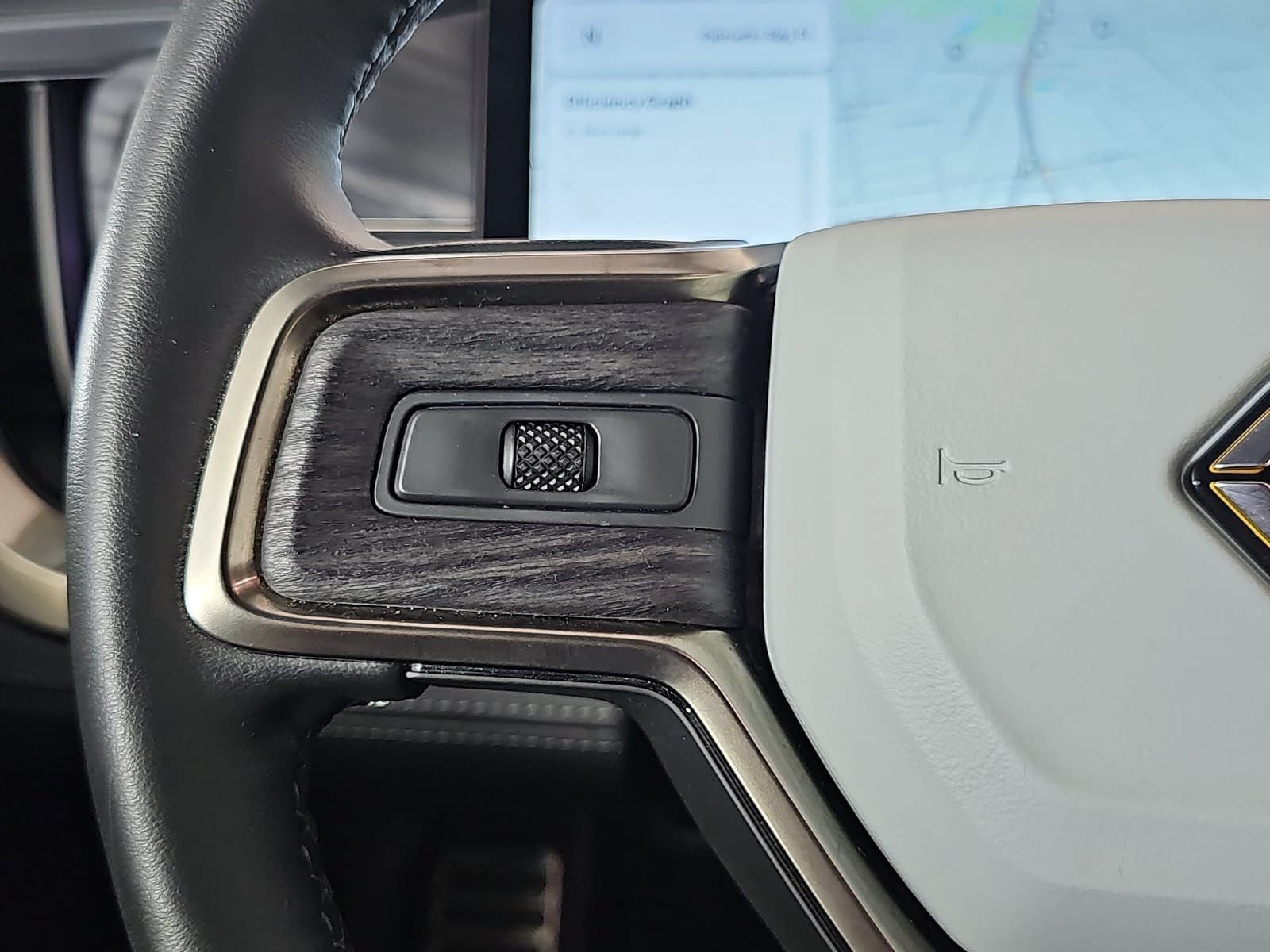 2024 Rivian R1S Adventure