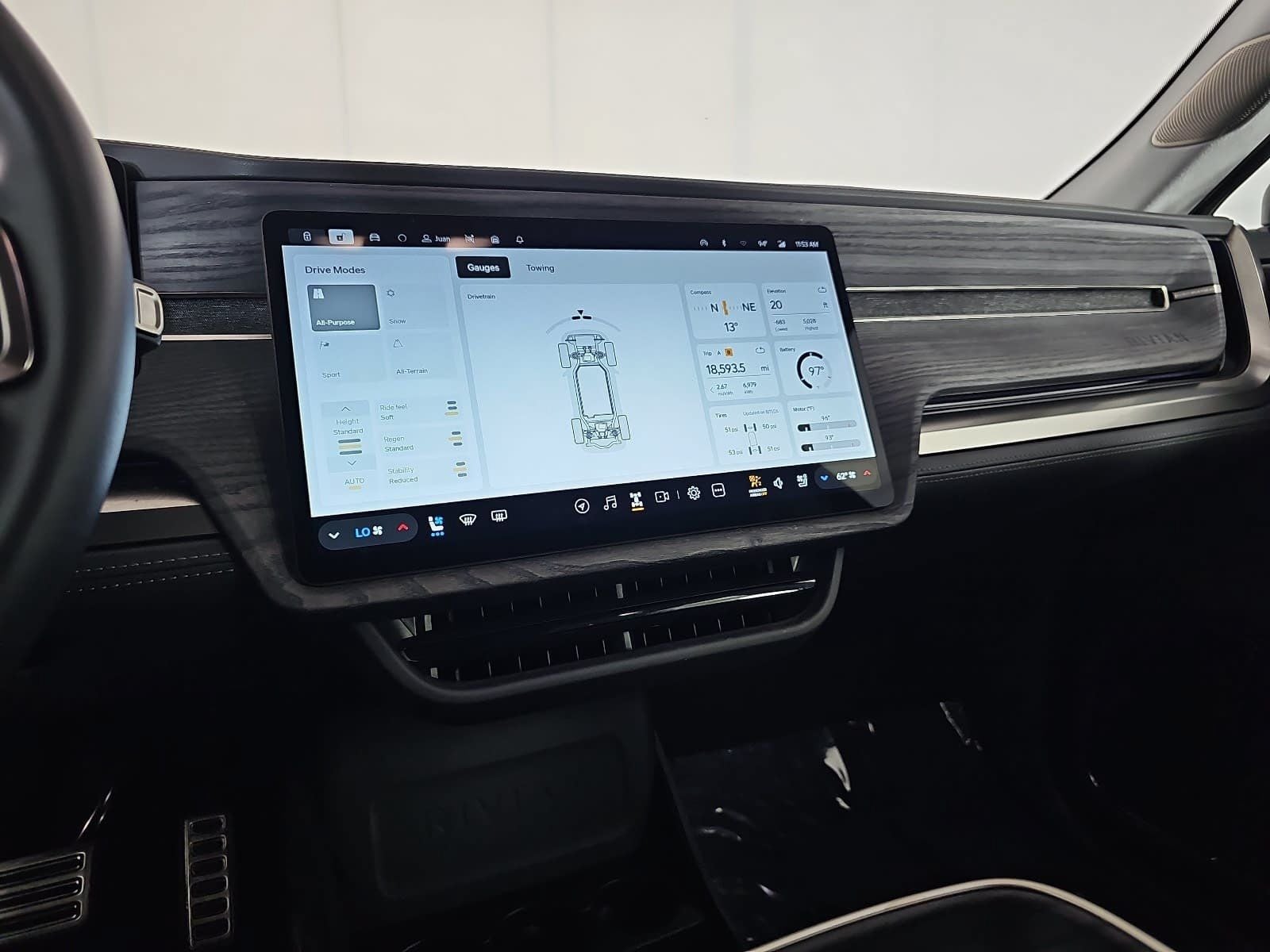 2024 Rivian R1S Adventure