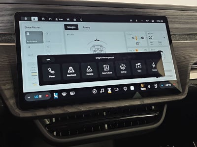2024 Rivian R1S Adventure