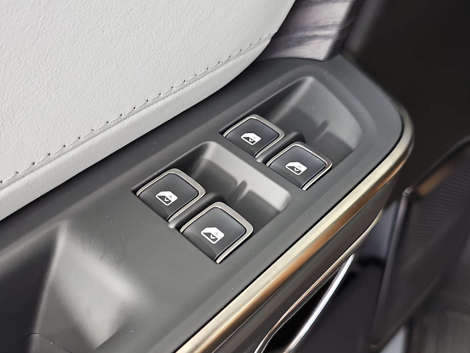 2024 Rivian R1S Adventure