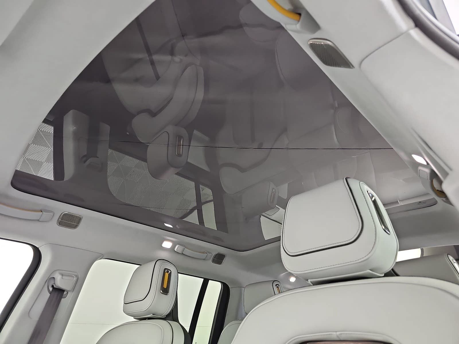 2024 Rivian R1S Adventure