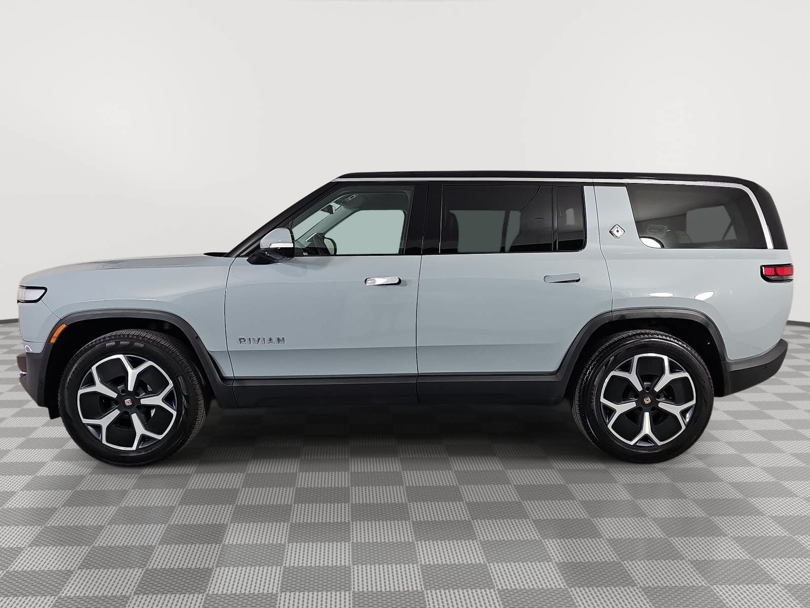 2024 Rivian R1S Adventure