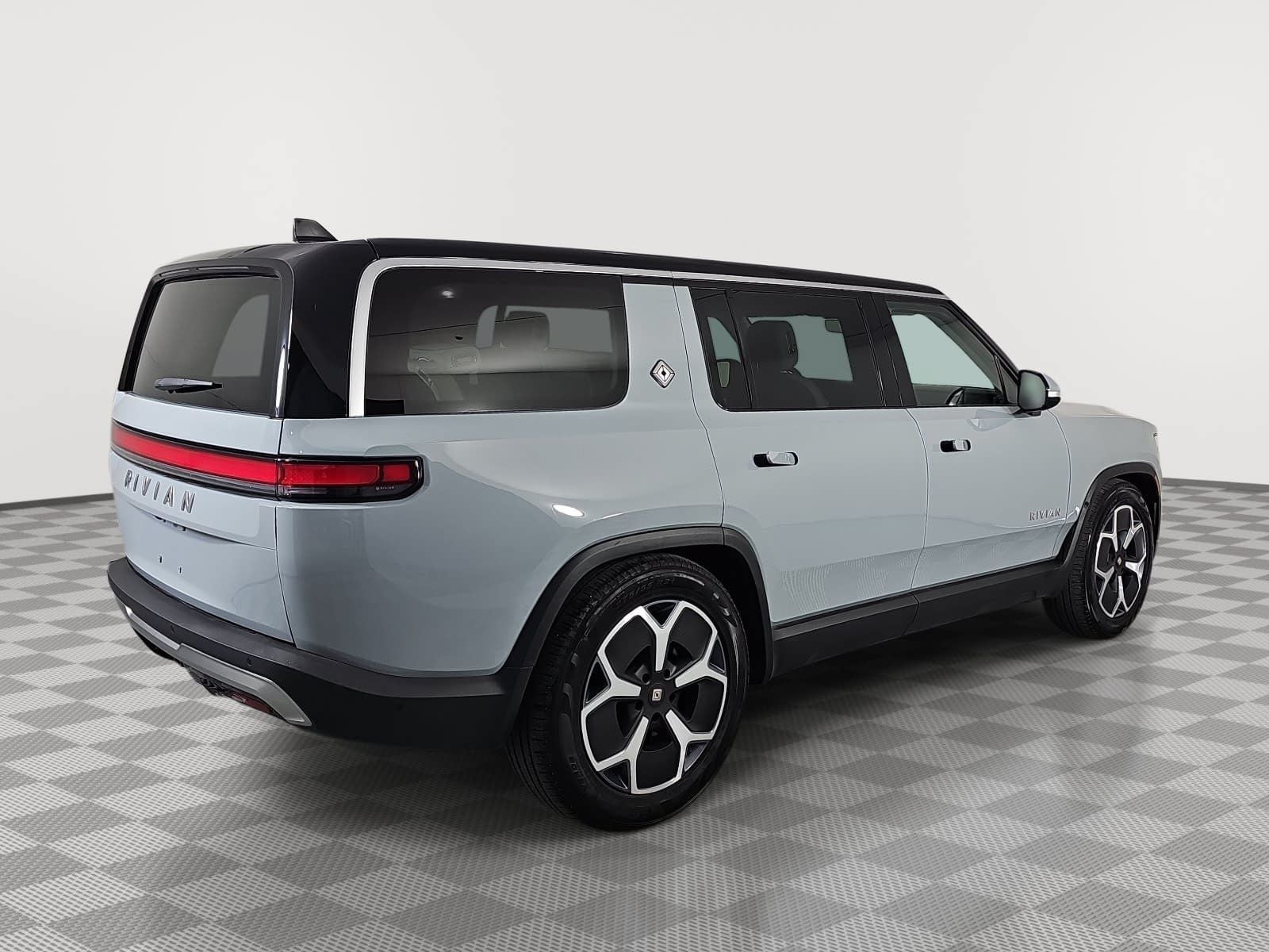 2024 Rivian R1S Adventure