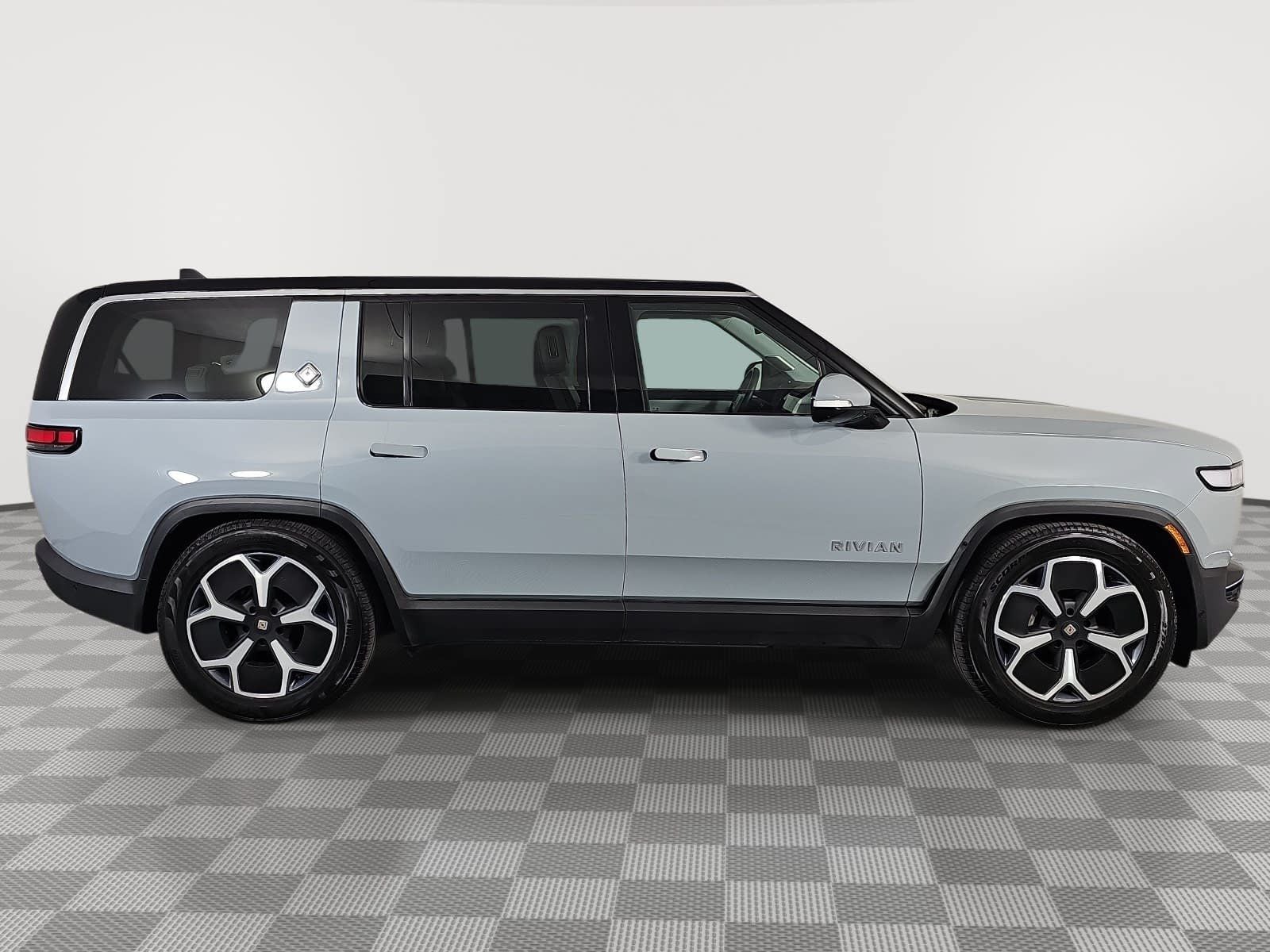 2024 Rivian R1S Adventure
