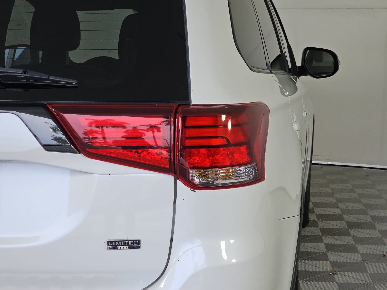 2020 Mitsubishi Outlander LE