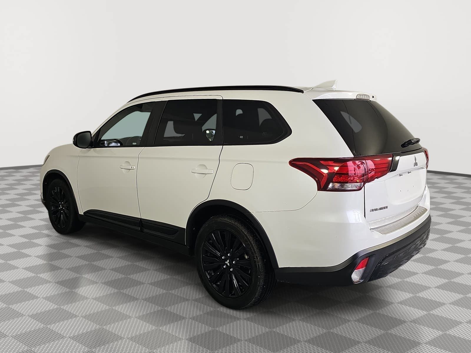 2020 Mitsubishi Outlander SE