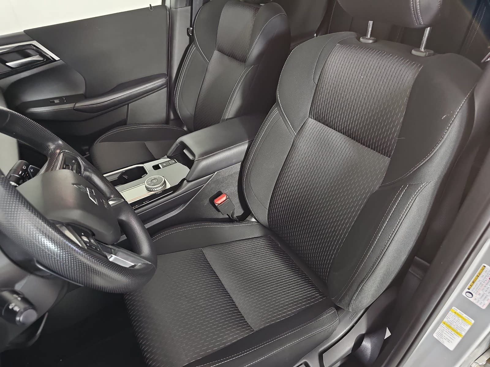2025 Mitsubishi Outlander ES