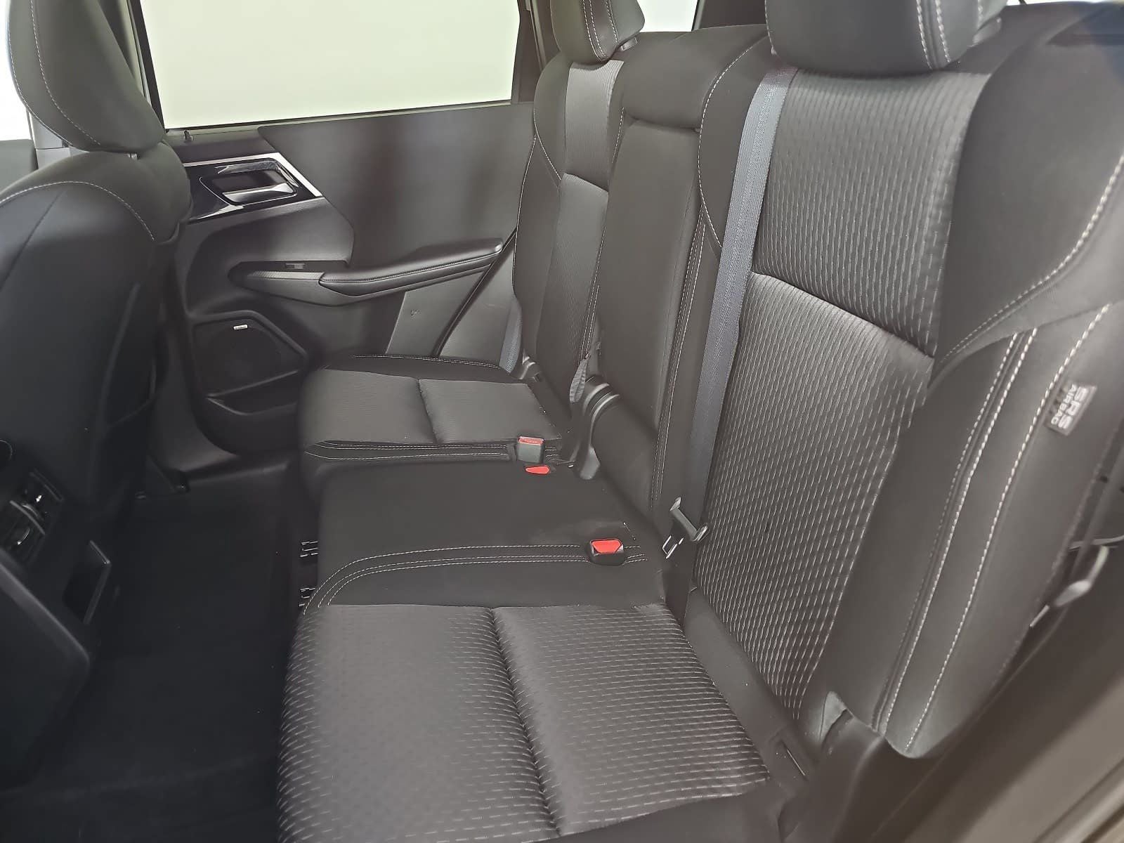 2025 Mitsubishi Outlander ES