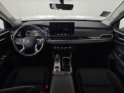 2025 Mitsubishi Outlander ES