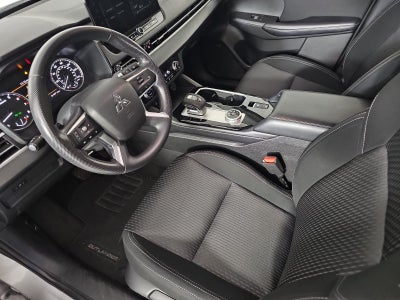 2025 Mitsubishi Outlander ES