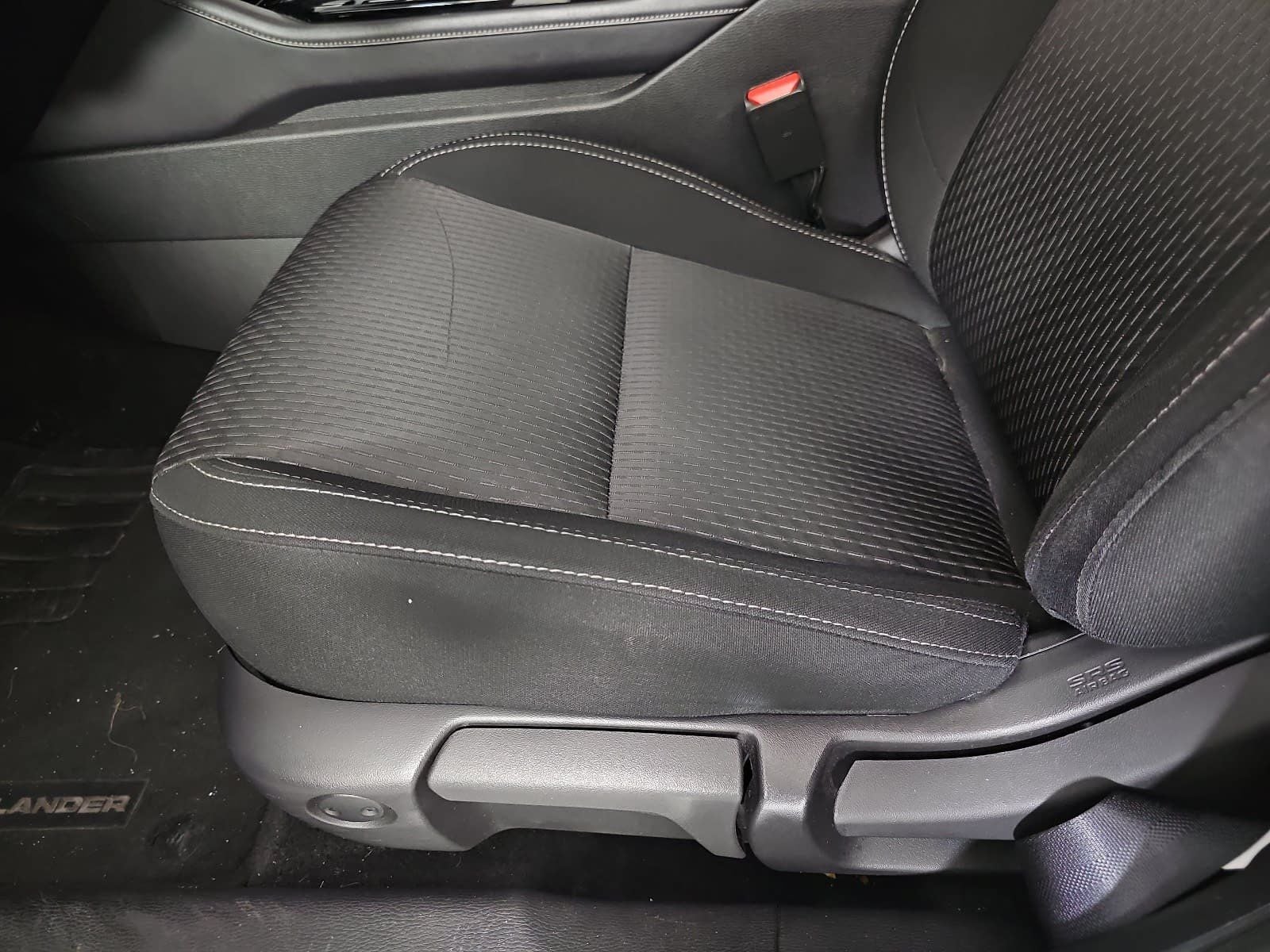 2025 Mitsubishi Outlander ES