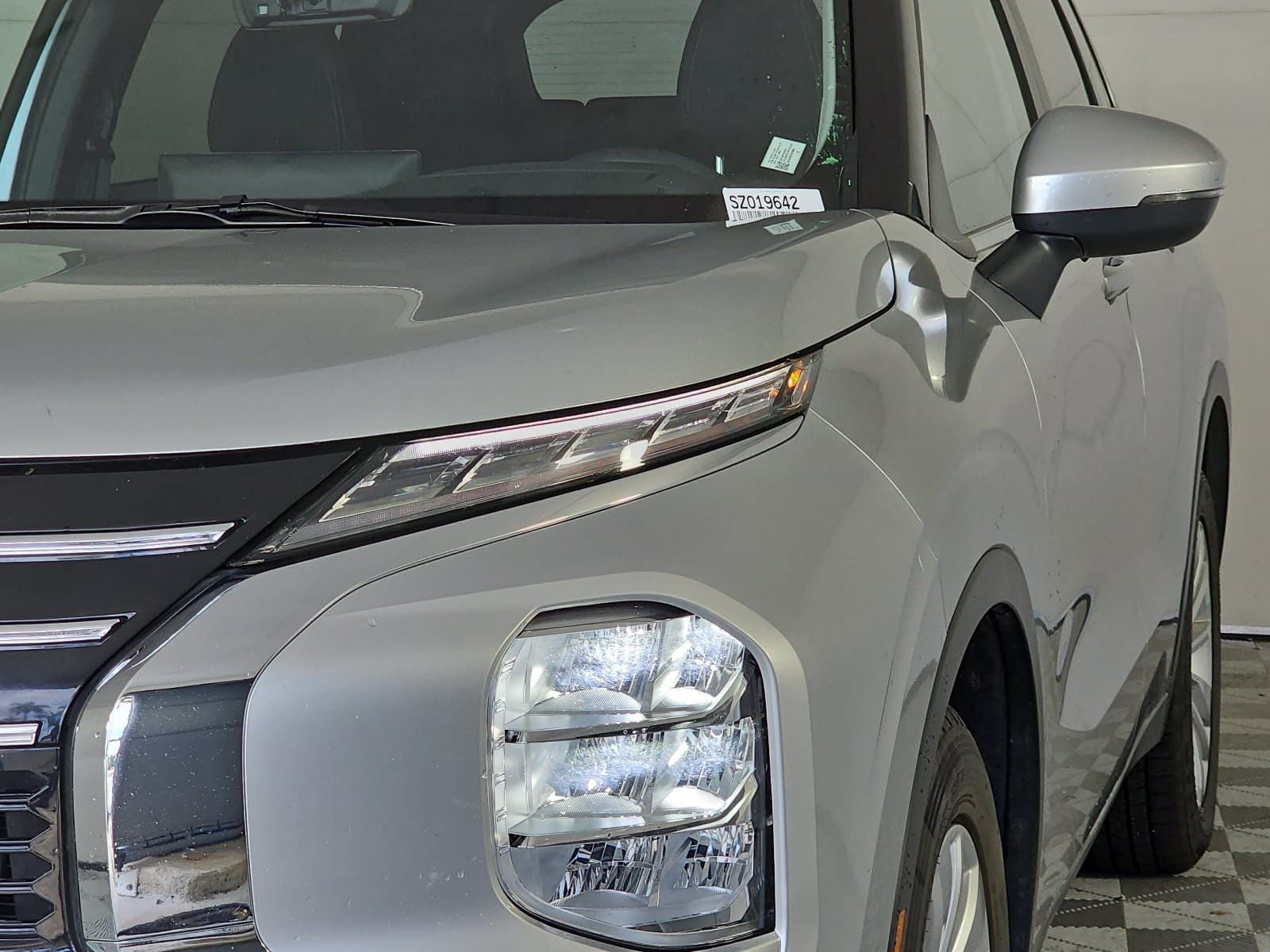 2025 Mitsubishi Outlander ES