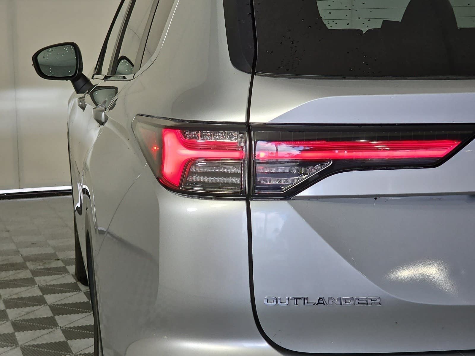 2025 Mitsubishi Outlander ES