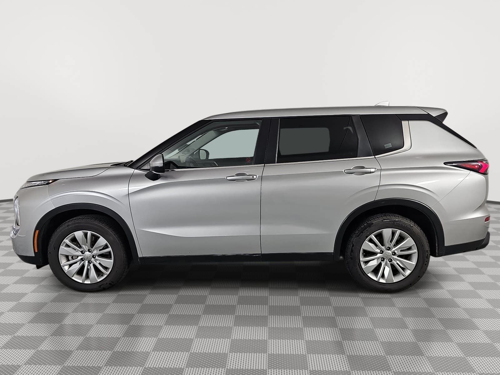 2025 Mitsubishi Outlander ES