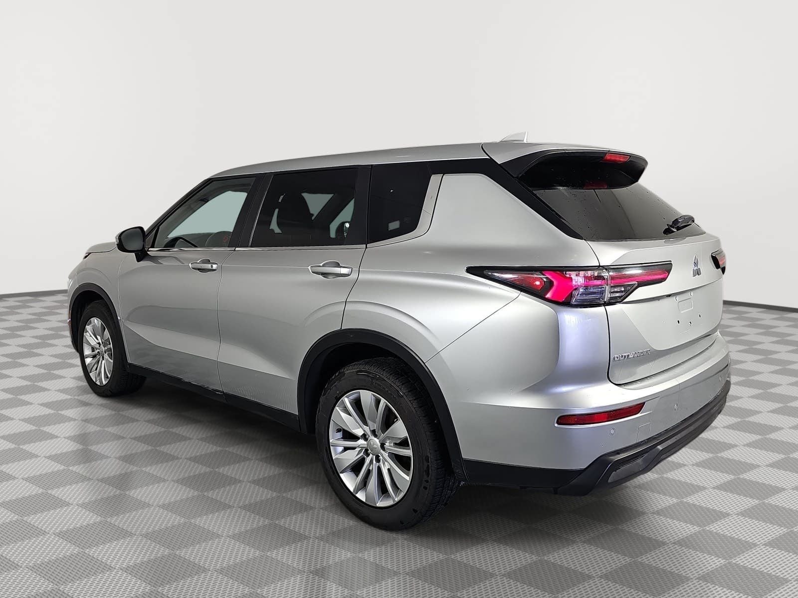 2025 Mitsubishi Outlander ES