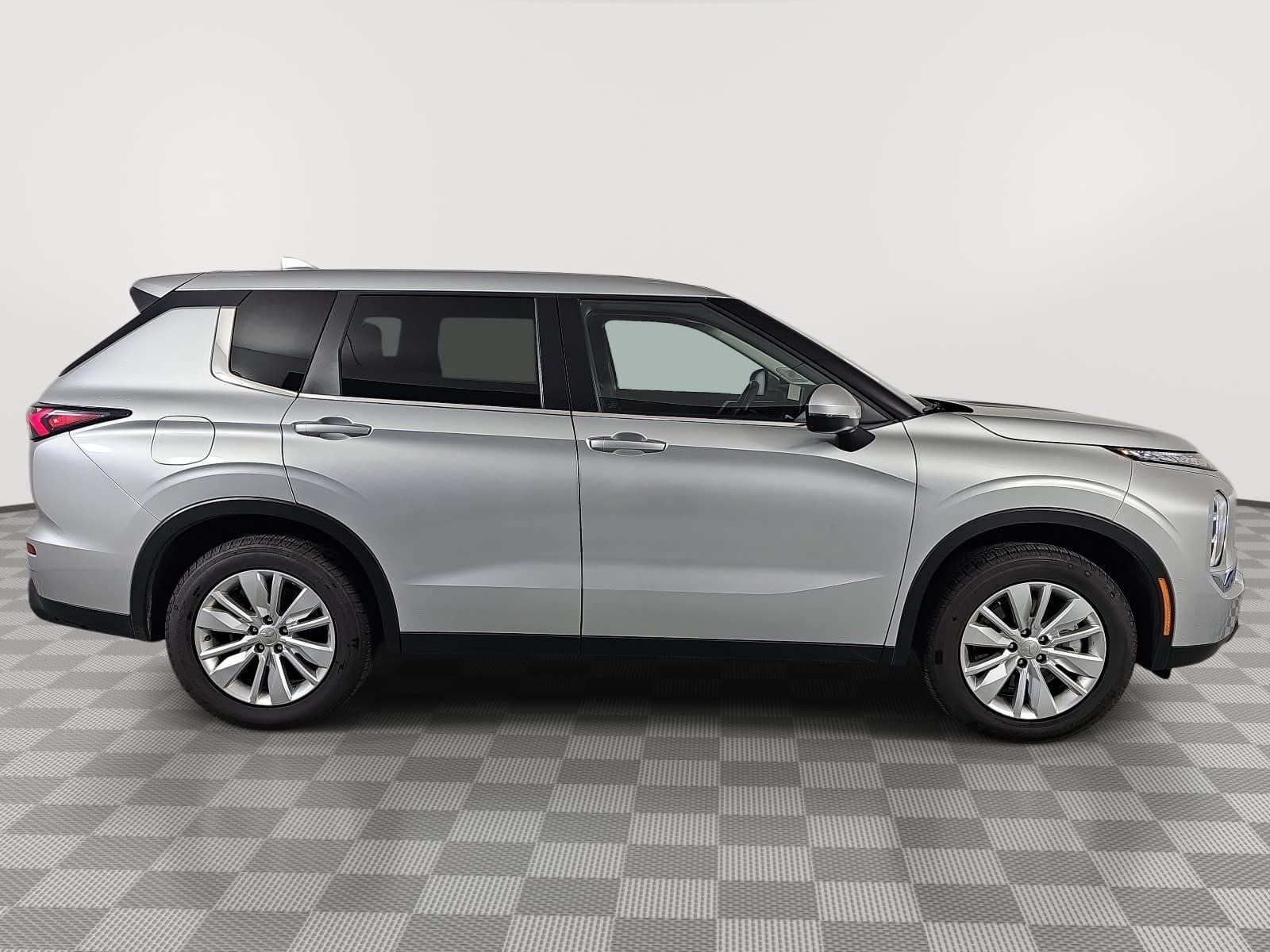 2025 Mitsubishi Outlander ES