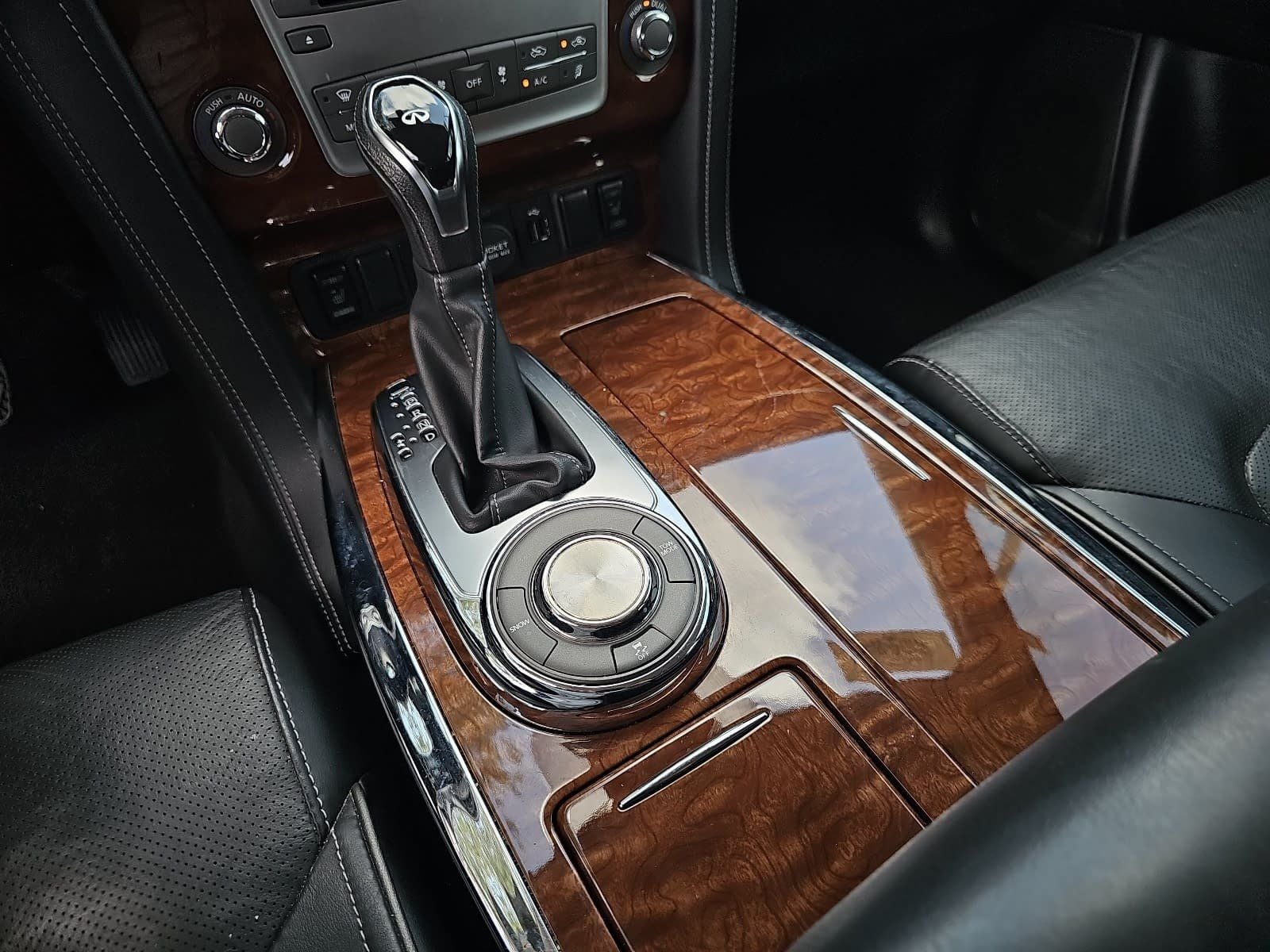 2019 INFINITI QX80 LUXE