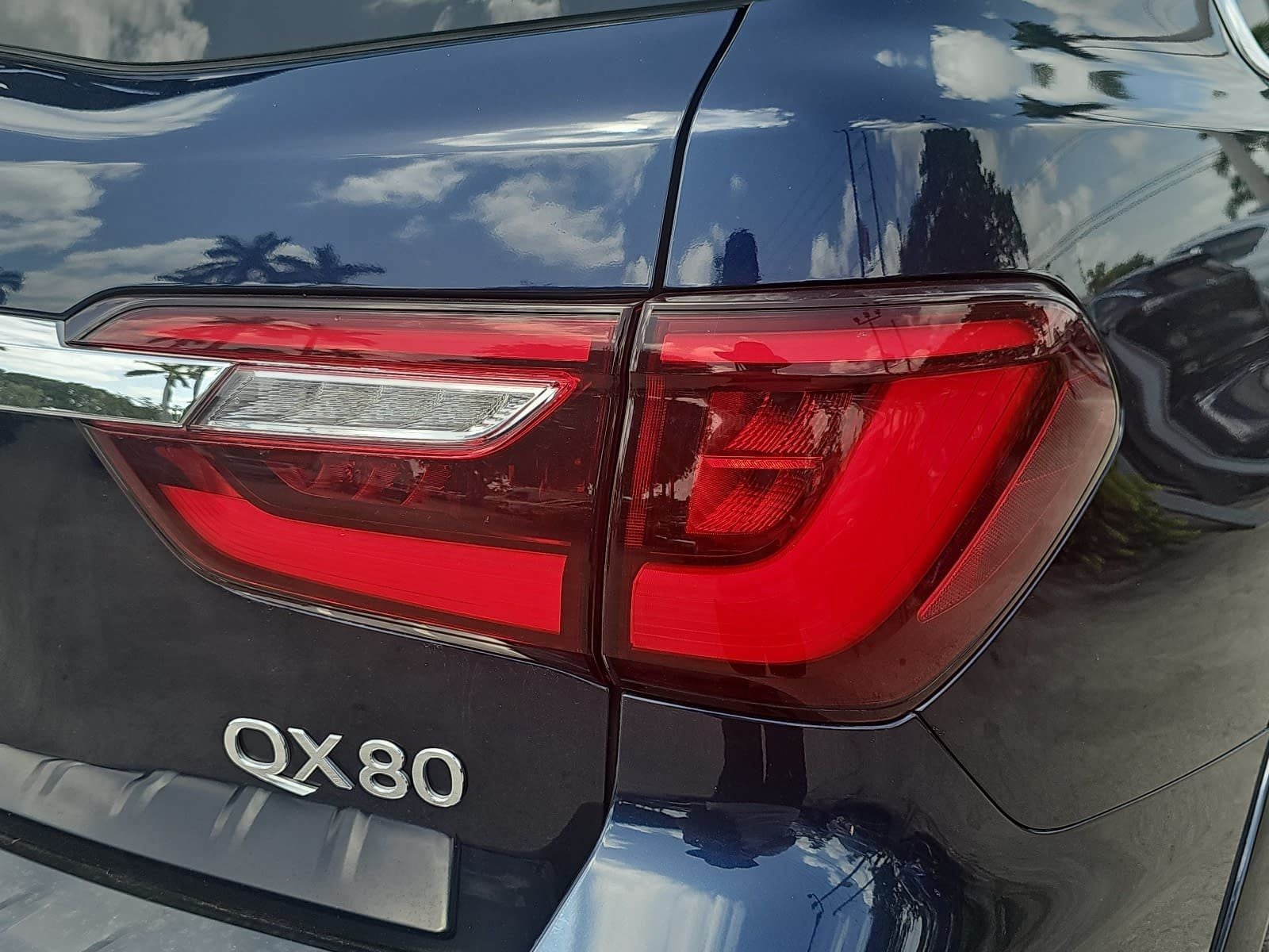 2019 INFINITI QX80 LUXE