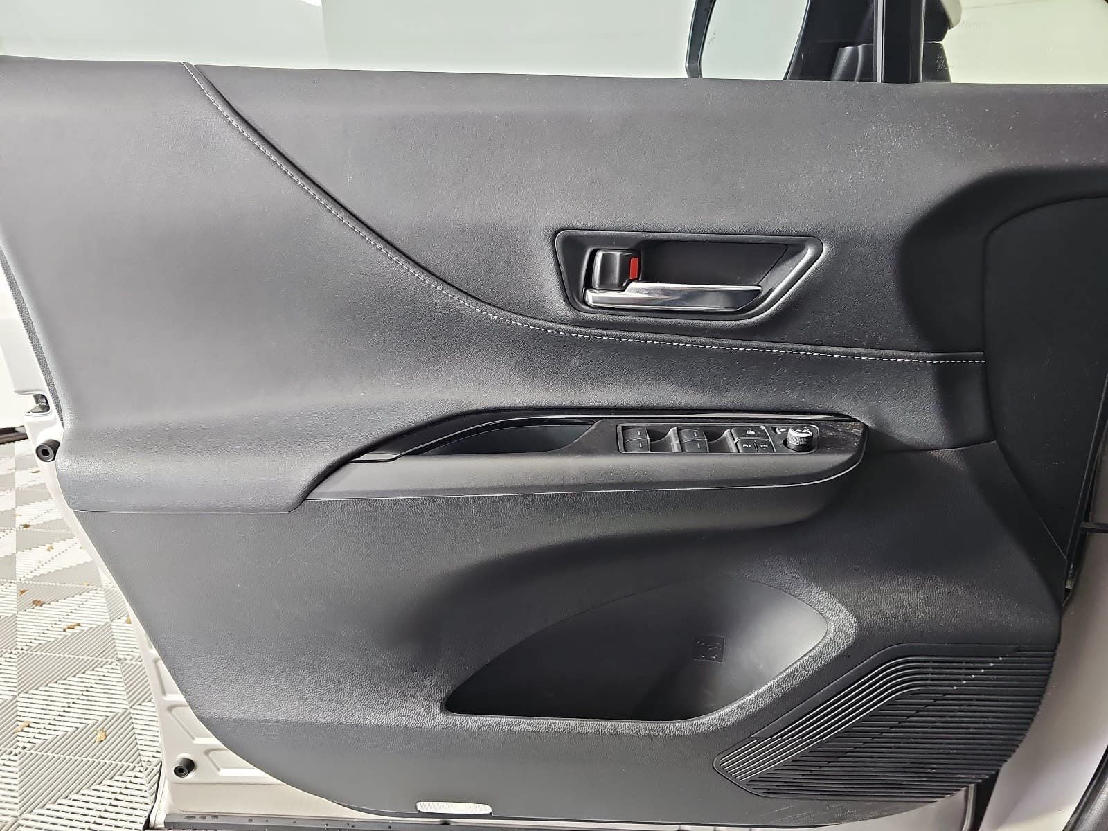 2023 Toyota Venza LE