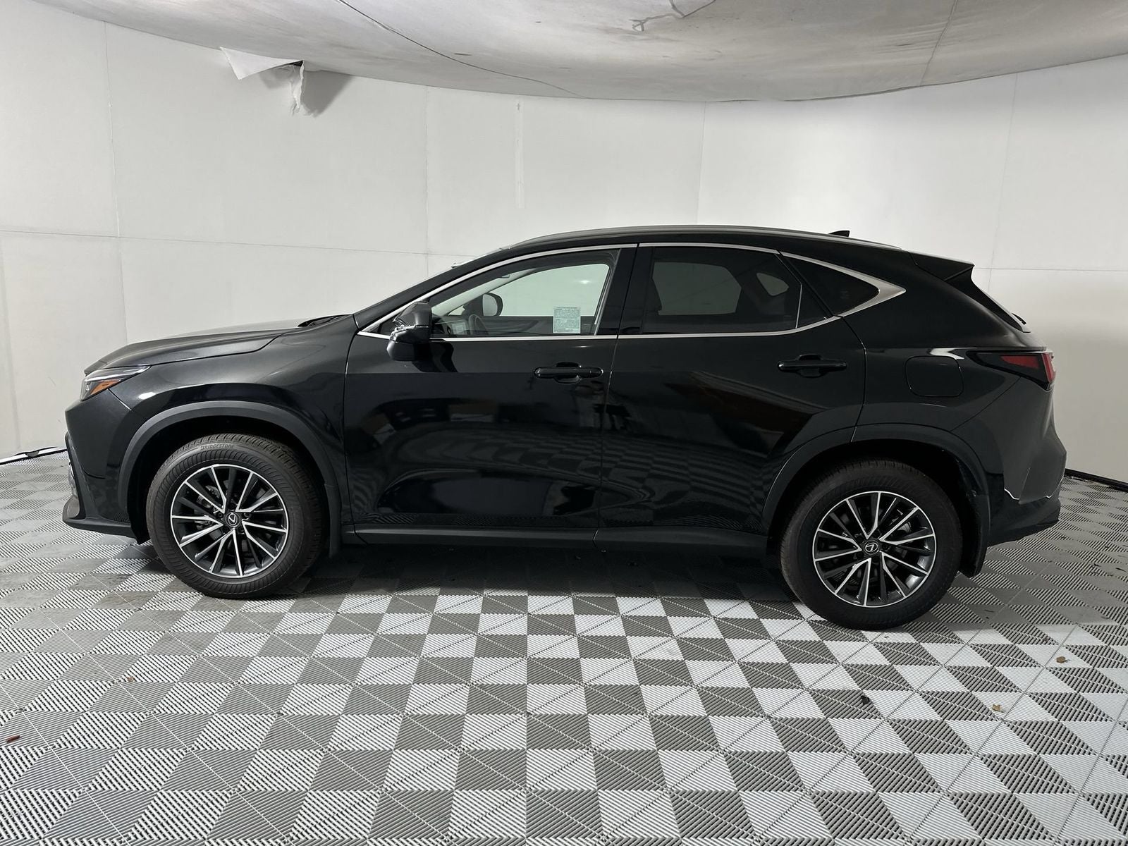 2025 Lexus NX 350h Premium
