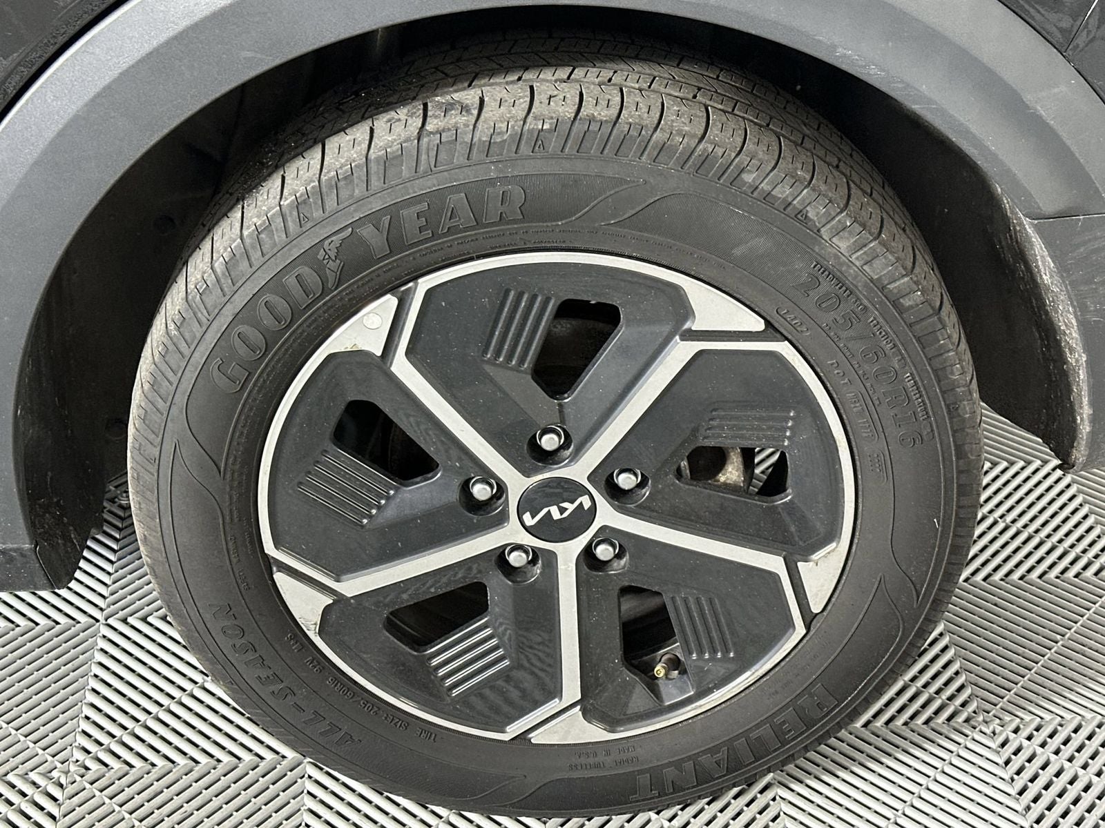 2024 Kia Niro LX