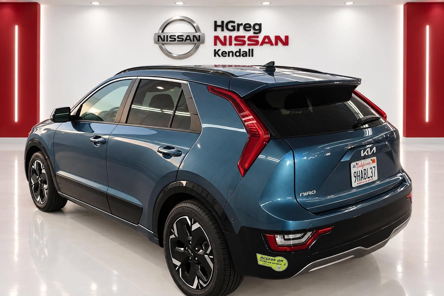 Used 2023 Kia Niro Wave with VIN KNDCT3L10P5039419 for sale in Palmetto Bay, FL