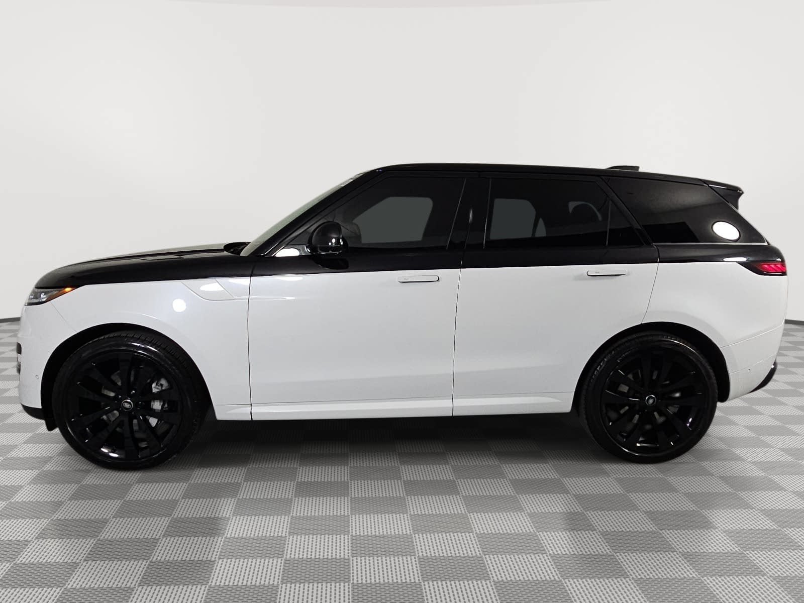 2024 Land Rover Range Rover Sport SE