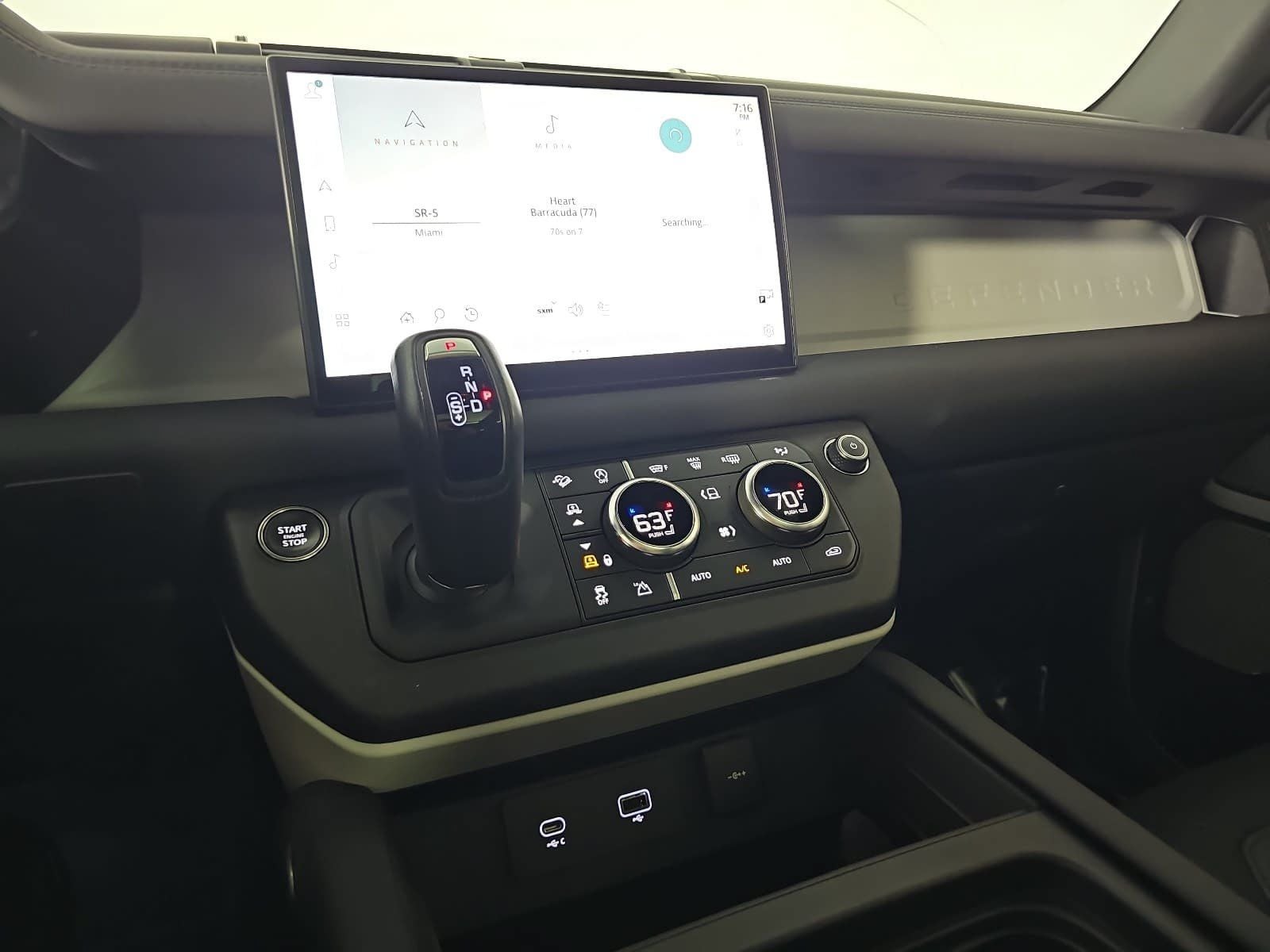 2024 Land Rover Defender 130 X-Dynamic SE
