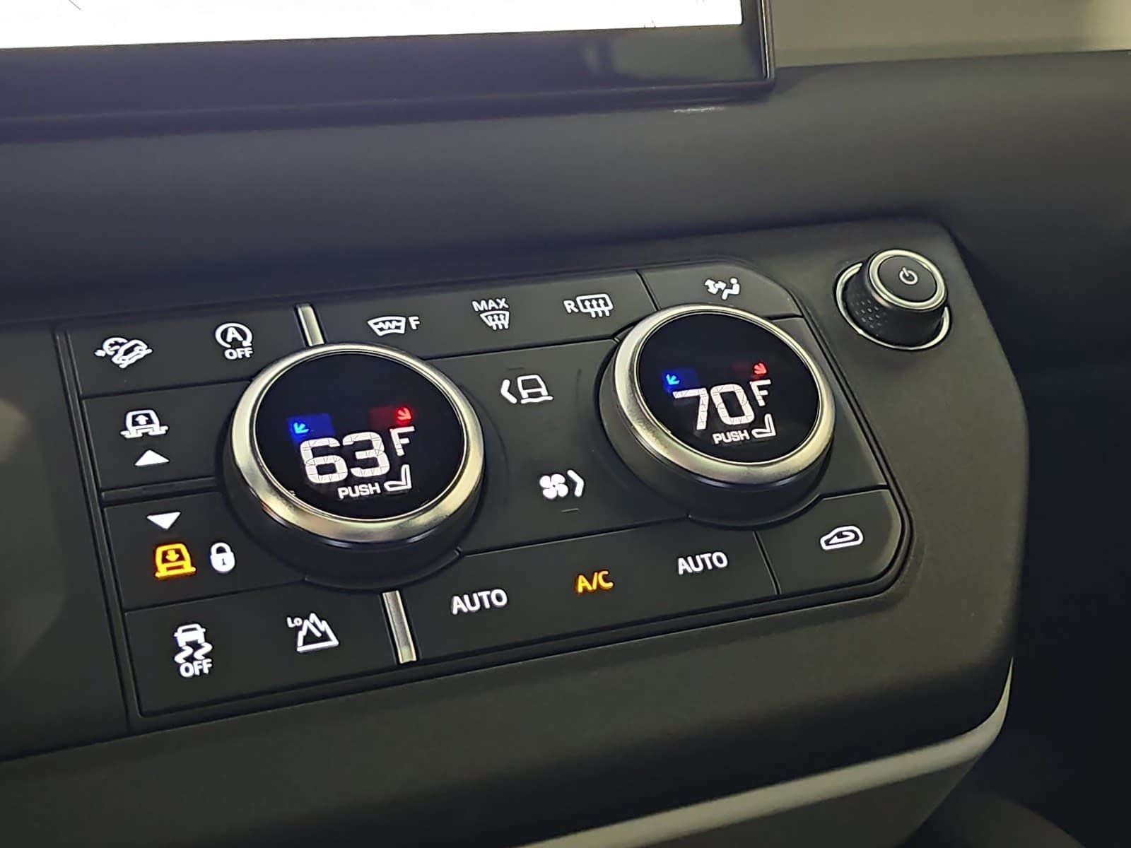 2024 Land Rover Defender 130 X-Dynamic SE