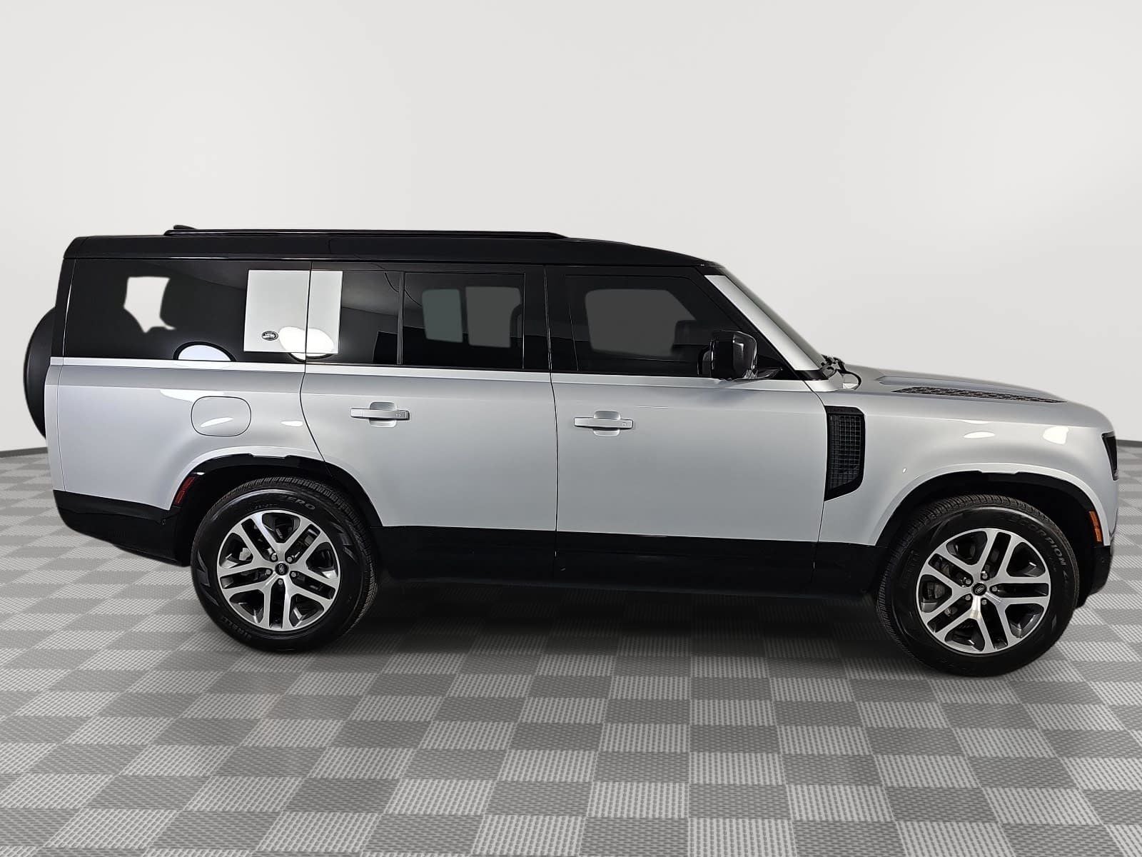 2024 Land Rover Defender 130 X-Dynamic SE