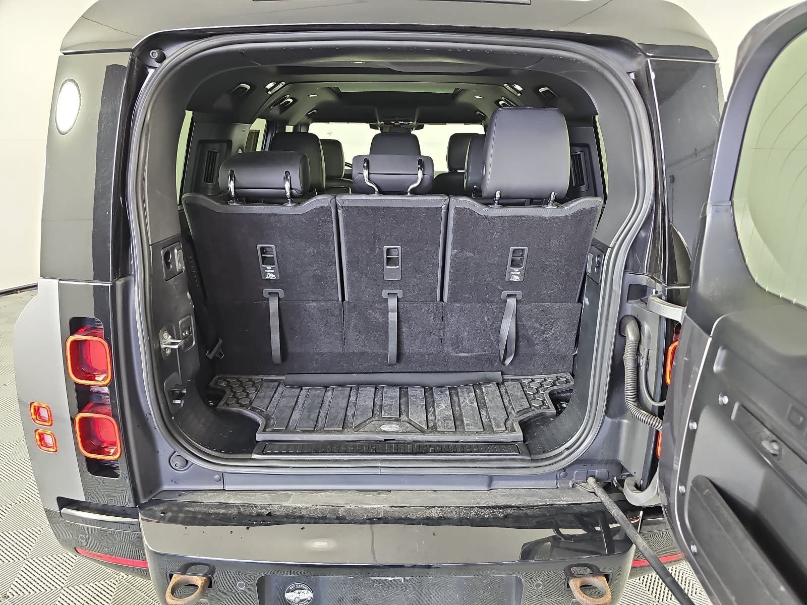 2023 Land Rover Defender 130 X-Dynamic SE