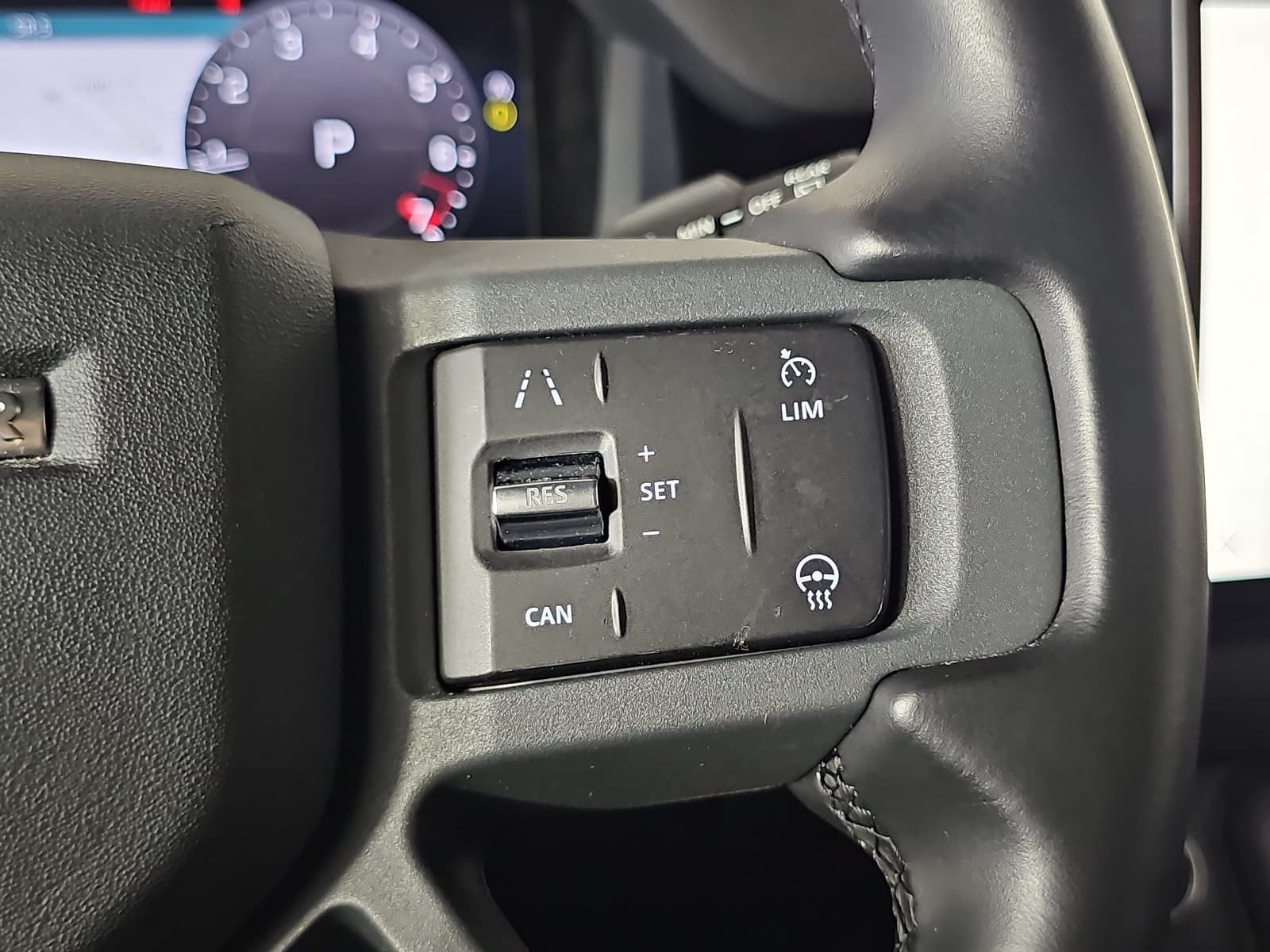 2023 Land Rover Defender 130 X-Dynamic SE